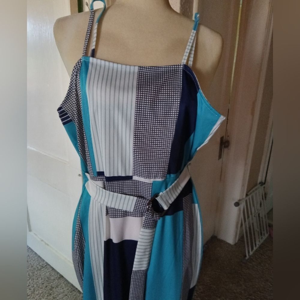 Color Block Strappy Mermaid Dress - Picture 2 of 8